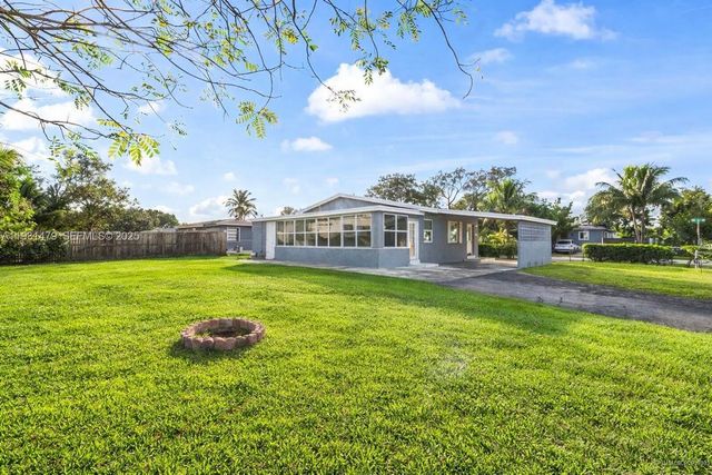 4685 SW 33rd Dr, West Park, FL 33023