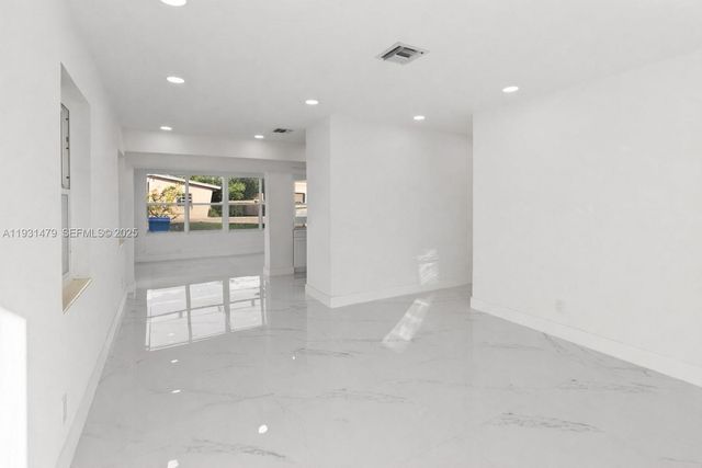 4685 SW 33rd Dr, West Park, FL 33023