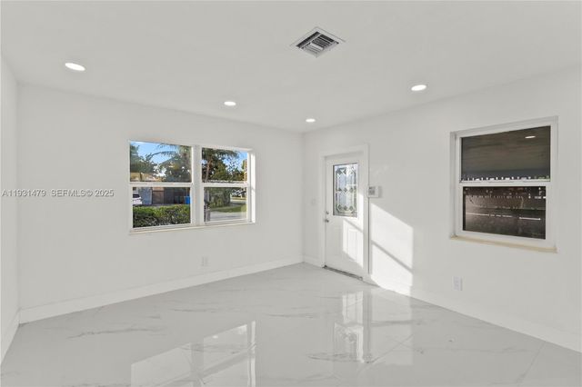 4685 SW 33rd Dr, West Park, FL 33023