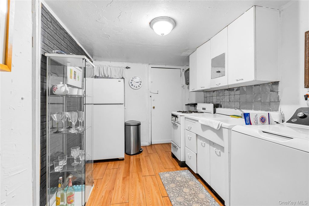 1110 E 213th Street, Bronx, NY 10469 — photo 4