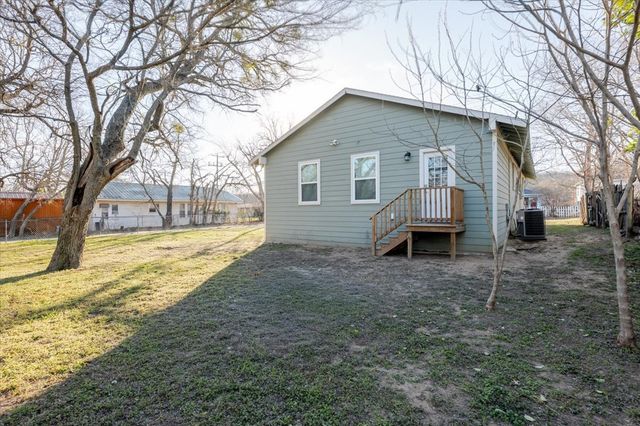 1302 NW 3rd Avenue, Mineral Wells, TX 76067