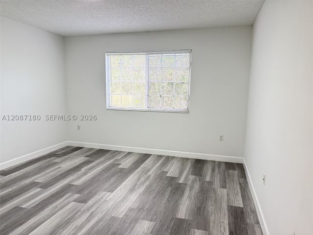 5045 Wiles Rd 303, Coconut Creek, FL 33073