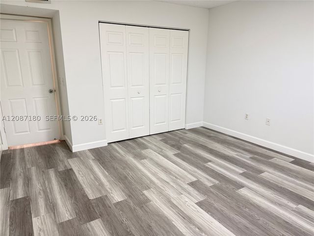 5045 Wiles Rd 303, Coconut Creek, FL 33073
