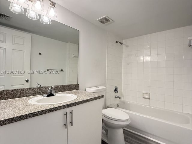 5045 Wiles Rd 303, Coconut Creek, FL 33073