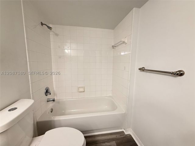 5045 Wiles Rd 303, Coconut Creek, FL 33073