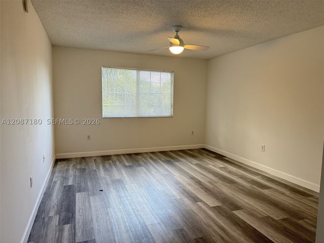 5045 Wiles Rd 303, Coconut Creek, FL 33073