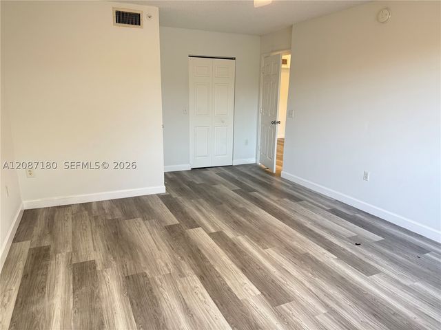 5045 Wiles Rd 303, Coconut Creek, FL 33073