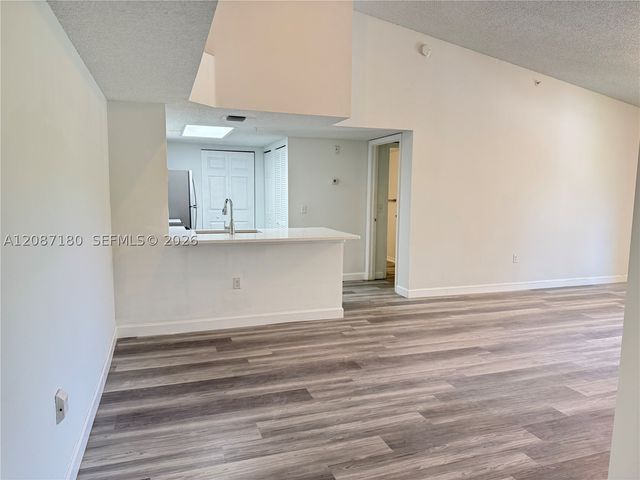 5045 Wiles Rd 303, Coconut Creek, FL 33073