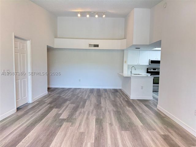 5045 Wiles Rd 303, Coconut Creek, FL 33073