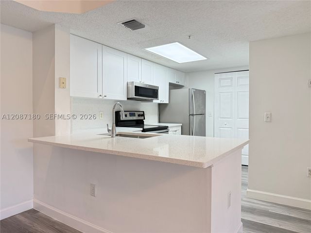 5045 Wiles Rd 303, Coconut Creek, FL 33073