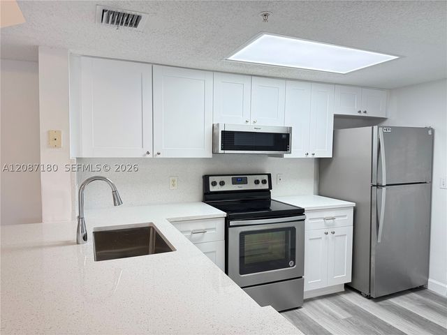 5045 Wiles Rd 303, Coconut Creek, FL 33073