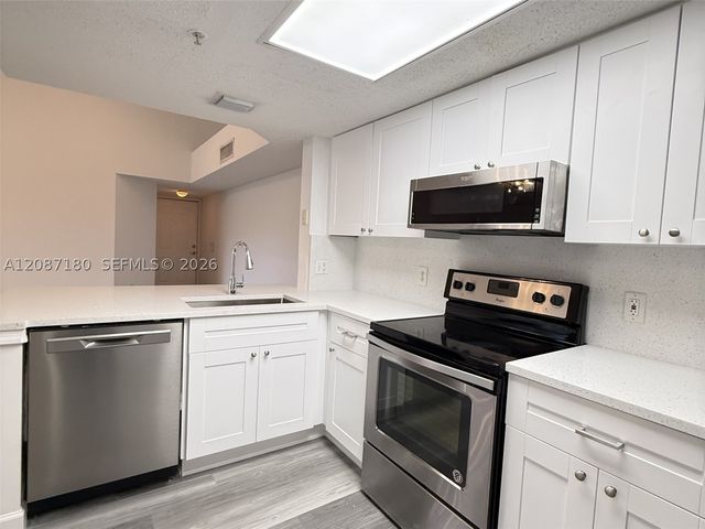5045 Wiles Rd 303, Coconut Creek, FL 33073