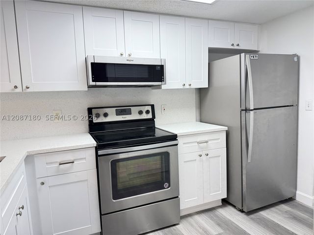 5045 Wiles Rd 303, Coconut Creek, FL 33073