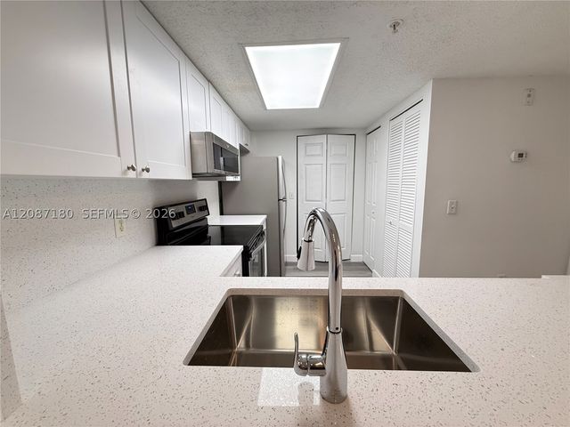 5045 Wiles Rd 303, Coconut Creek, FL 33073