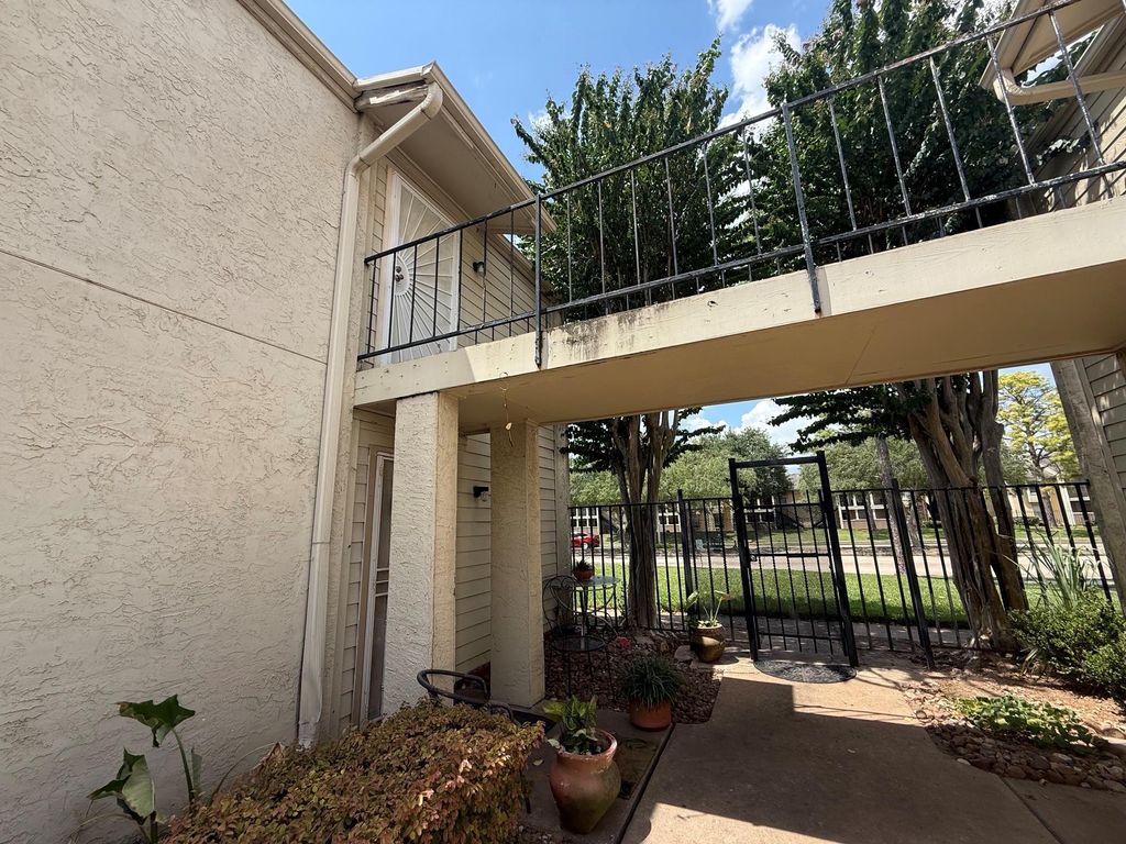 10075 Westpark Drive 9, Houston, TX 77042
