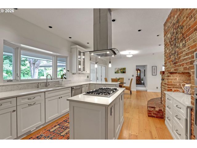 1275 Sw ORINDA Way, Portland, OR 97225