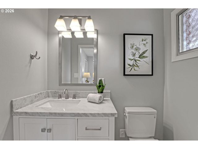 1275 Sw ORINDA Way, Portland, OR 97225