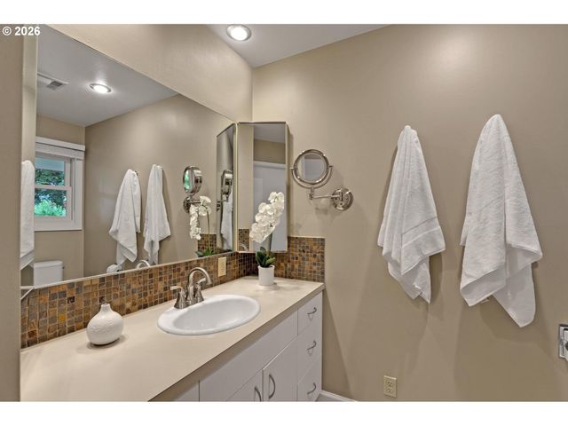 1275 Sw ORINDA Way, Portland, OR 97225