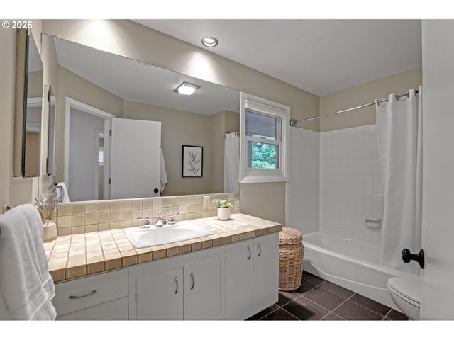 1275 Sw ORINDA Way, Portland, OR 97225
