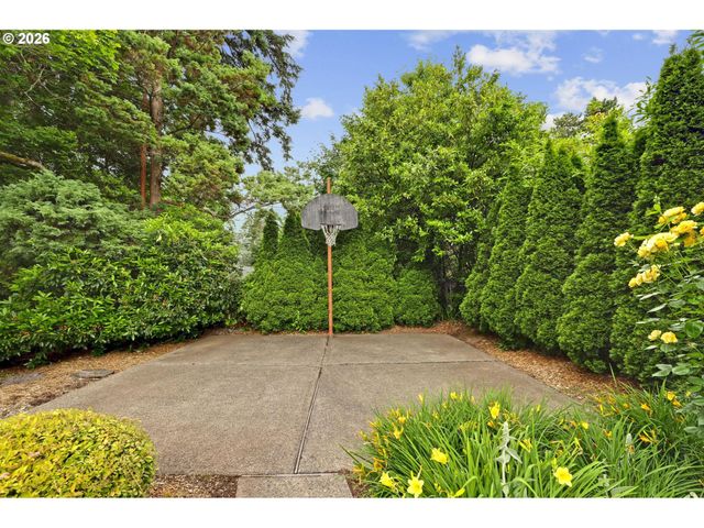 1275 Sw ORINDA Way, Portland, OR 97225