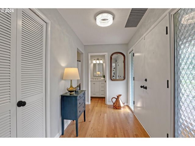 1275 Sw ORINDA Way, Portland, OR 97225