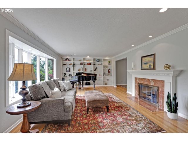 1275 Sw ORINDA Way, Portland, OR 97225
