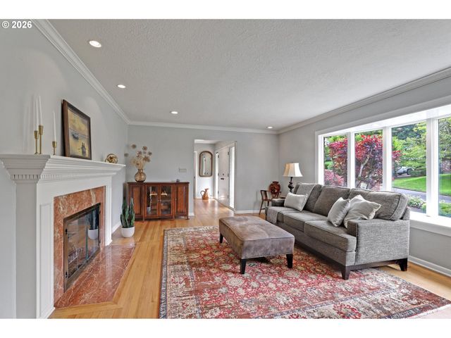 1275 Sw ORINDA Way, Portland, OR 97225