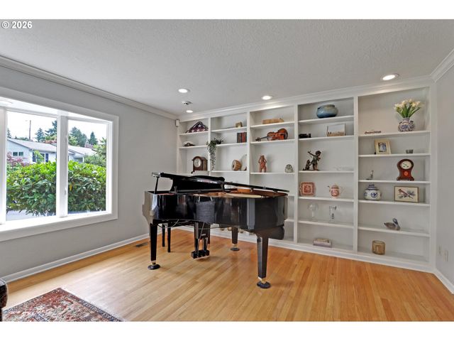 1275 Sw ORINDA Way, Portland, OR 97225
