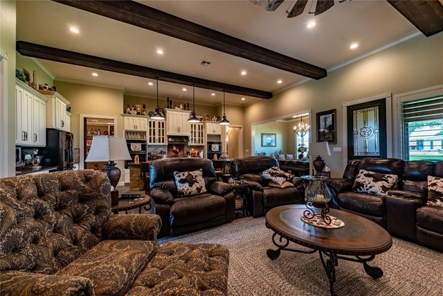 8518 Fm 2145, Ledbetter, TX 78946