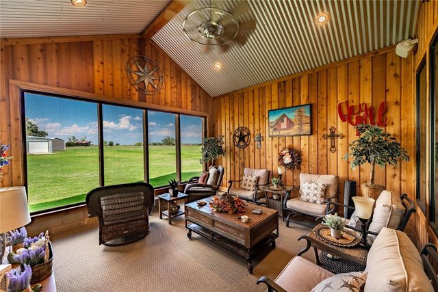 8518 Fm 2145, Ledbetter, TX 78946