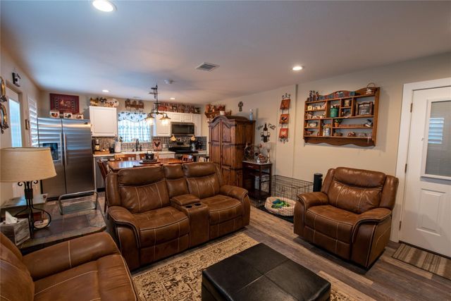 8518 Fm 2145, Ledbetter, TX 78946