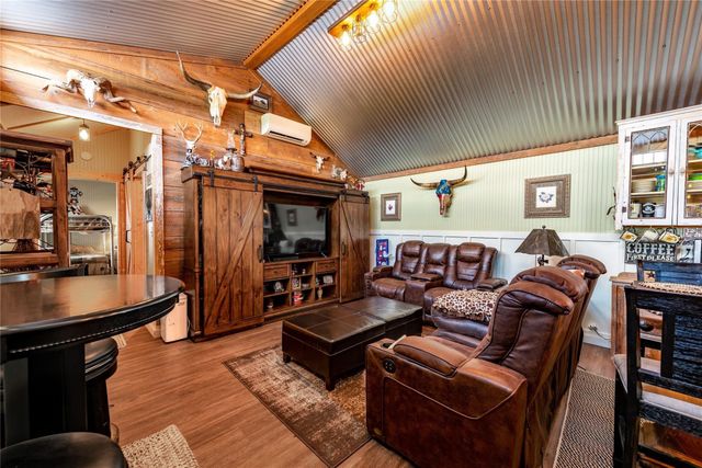 8518 Fm 2145, Ledbetter, TX 78946