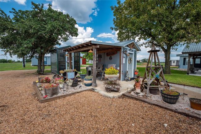 8518 Fm 2145, Ledbetter, TX 78946