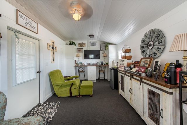 8518 Fm 2145, Ledbetter, TX 78946