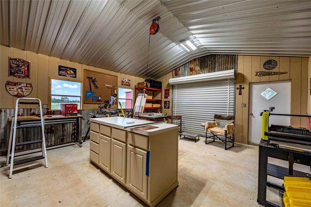 8518 Fm 2145, Ledbetter, TX 78946