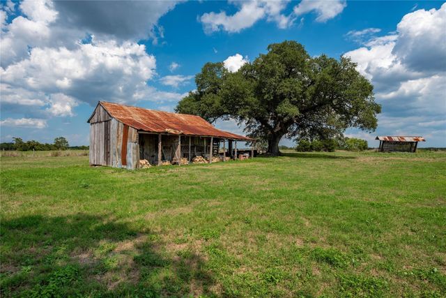 8518 Fm 2145, Ledbetter, TX 78946