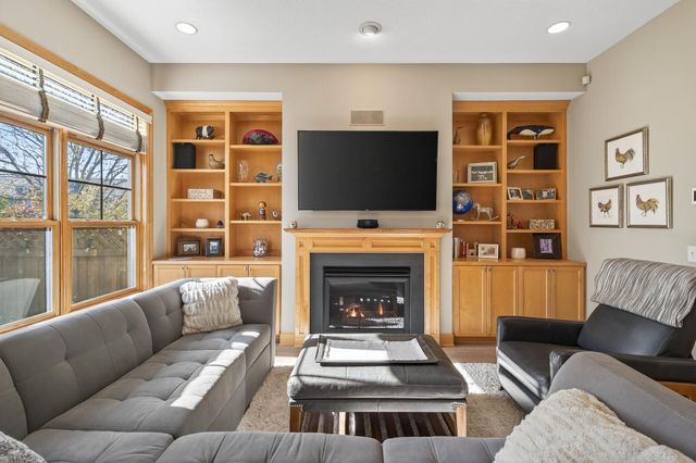 712 Linden Street, Mendota Heights, MN 55118