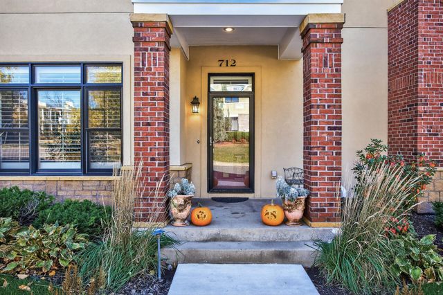 712 Linden Street, Mendota Heights, MN 55118