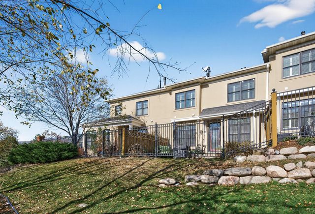 712 Linden Street, Mendota Heights, MN 55118