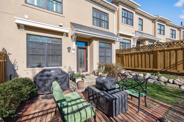 712 Linden Street, Mendota Heights, MN 55118