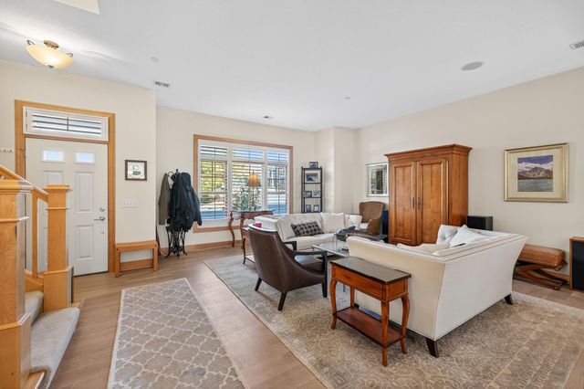 712 Linden Street, Mendota Heights, MN 55118