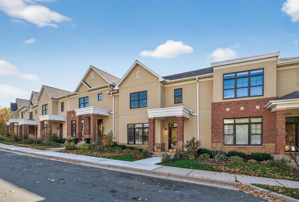 712 Linden Street, Mendota Heights, MN 55118