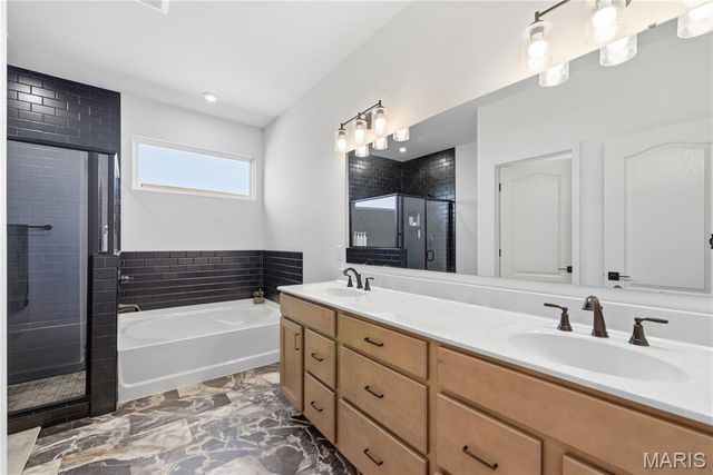 221 Kerry Downs Drive, Dardenne Prairie, MO 63368