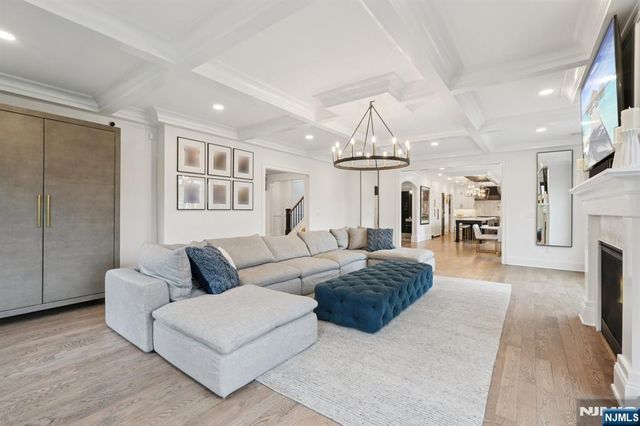 868 Pueblo Drive, Franklin Lakes, NJ 07417