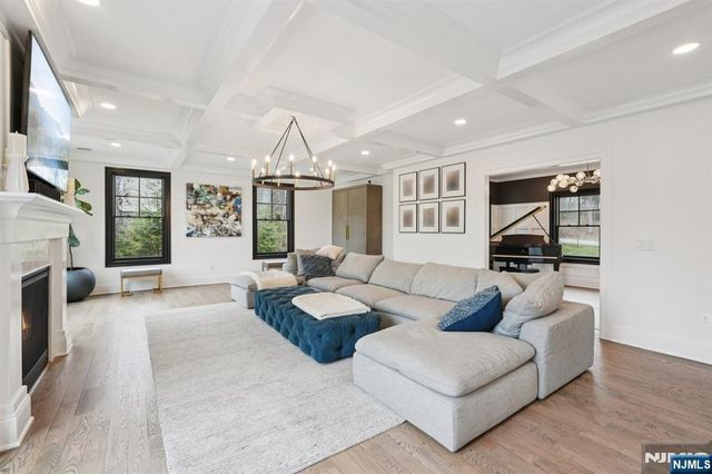 868 Pueblo Drive, Franklin Lakes, NJ 07417