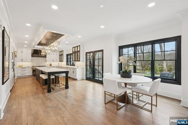 868 Pueblo Drive, Franklin Lakes, NJ 07417