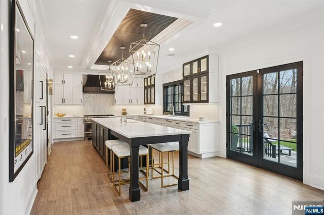 868 Pueblo Drive, Franklin Lakes, NJ 07417