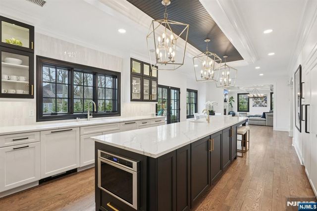 868 Pueblo Drive, Franklin Lakes, NJ 07417