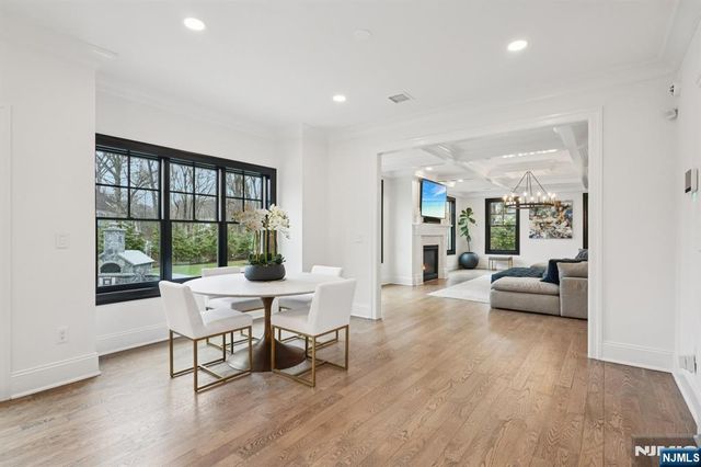 868 Pueblo Drive, Franklin Lakes, NJ 07417