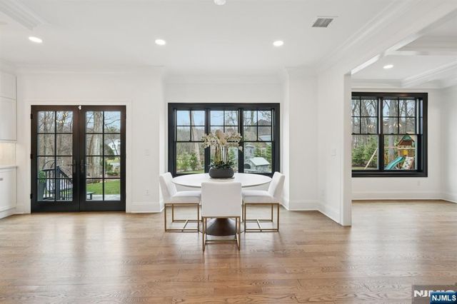 868 Pueblo Drive, Franklin Lakes, NJ 07417